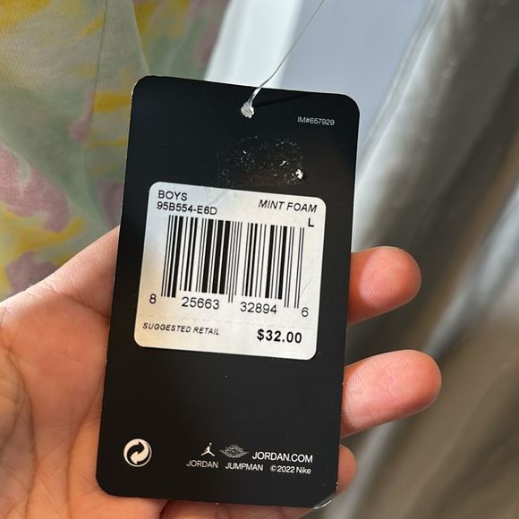 Jordan NWT Boys Jordan’s shirt Sz 12-13 green , purple & yellow color - Picture 5 of 7